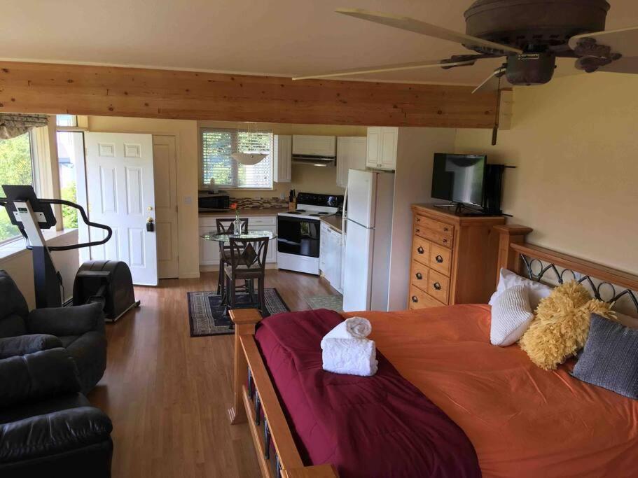 Kelli Creek Cottage - Reduced Price On Tours Juneau Room photo